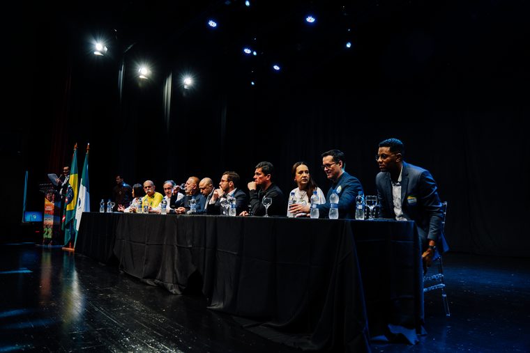 Mesa da convenção estadual do PL, com as lideranças dos partidos aliados
